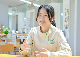 研究アシスタント　A.K.